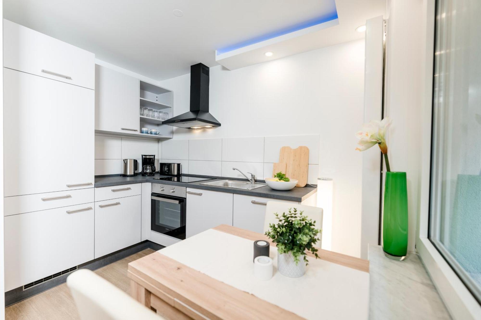 Bellabene Modernes Studio Apartment In Zentraler Lage Mit Terrasse, Parkplatz, Smarttv Пфорцхайм Екстериор снимка