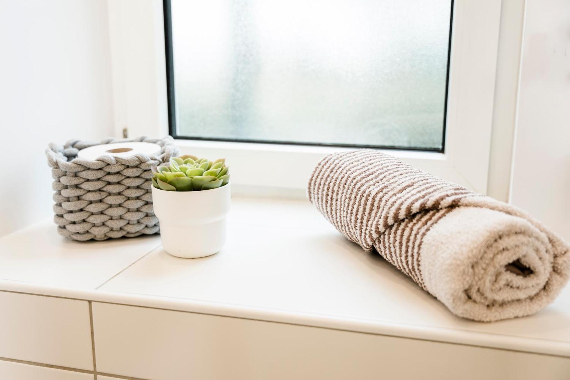 Bellabene Modernes Studio Apartment In Zentraler Lage Mit Terrasse, Parkplatz, Smarttv Пфорцхайм Екстериор снимка