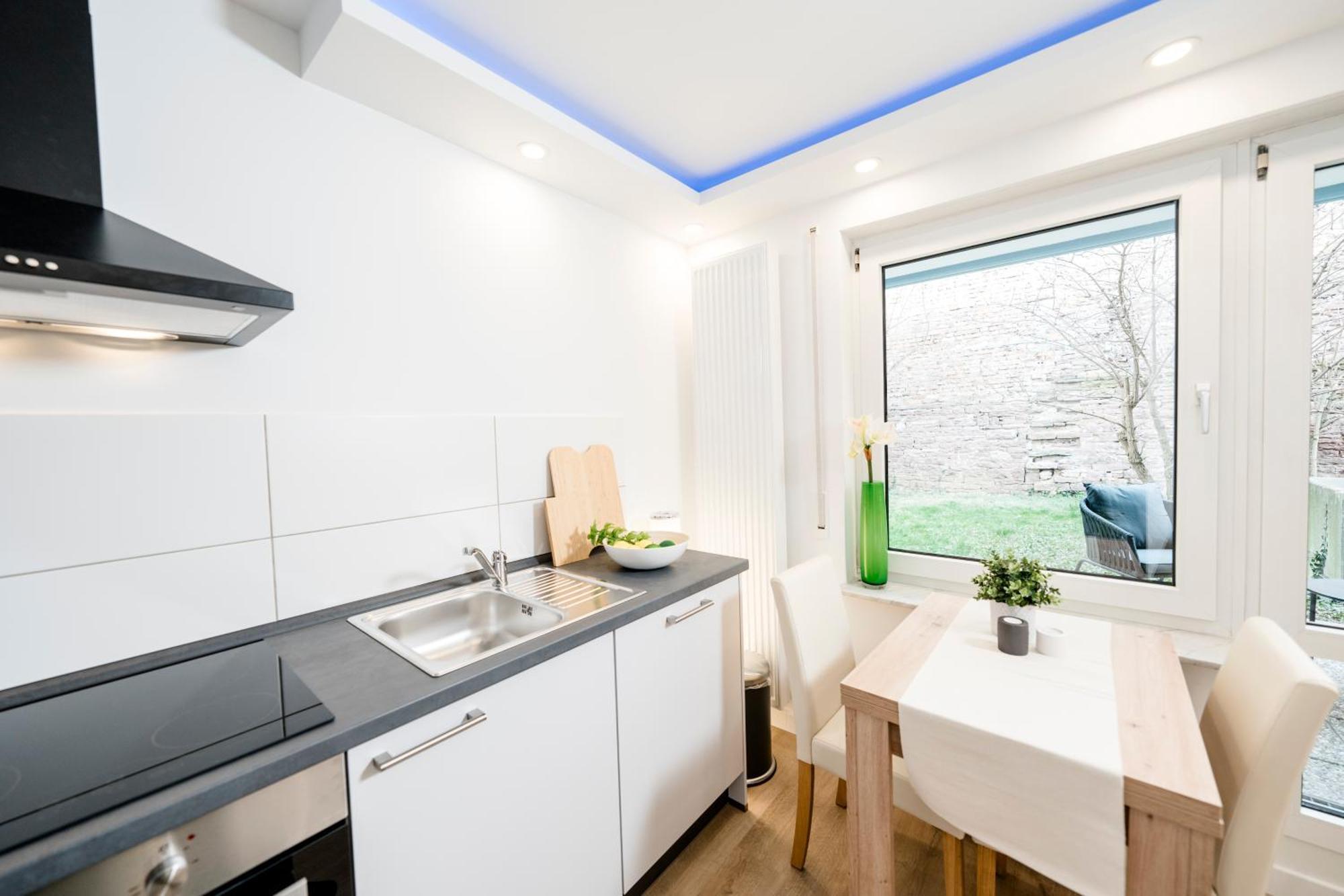 Bellabene Modernes Studio Apartment In Zentraler Lage Mit Terrasse, Parkplatz, Smarttv Пфорцхайм Екстериор снимка