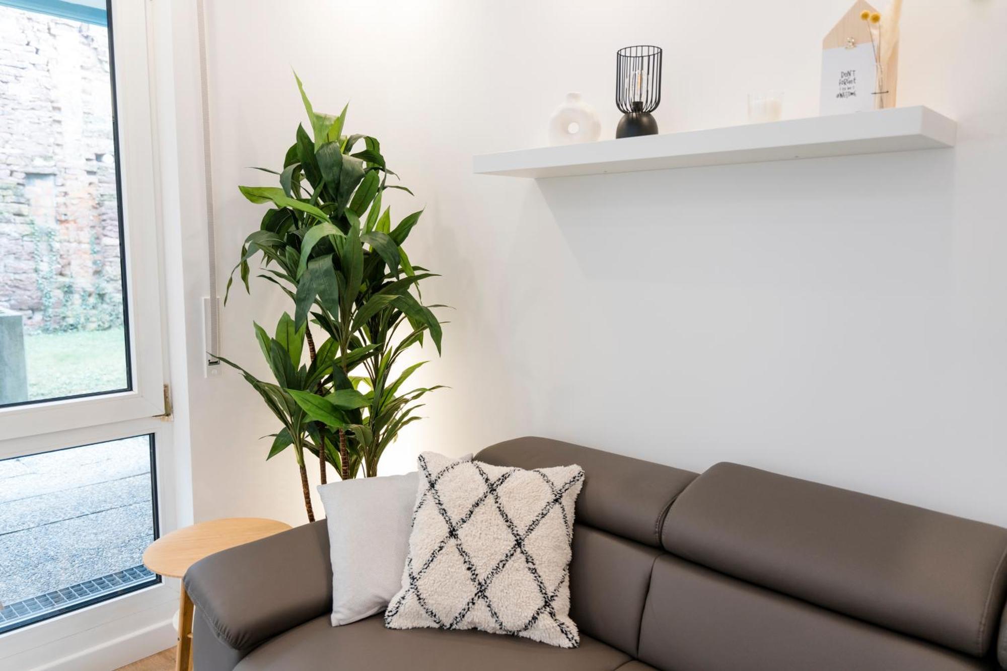 Bellabene Modernes Studio Apartment In Zentraler Lage Mit Terrasse, Parkplatz, Smarttv Пфорцхайм Екстериор снимка