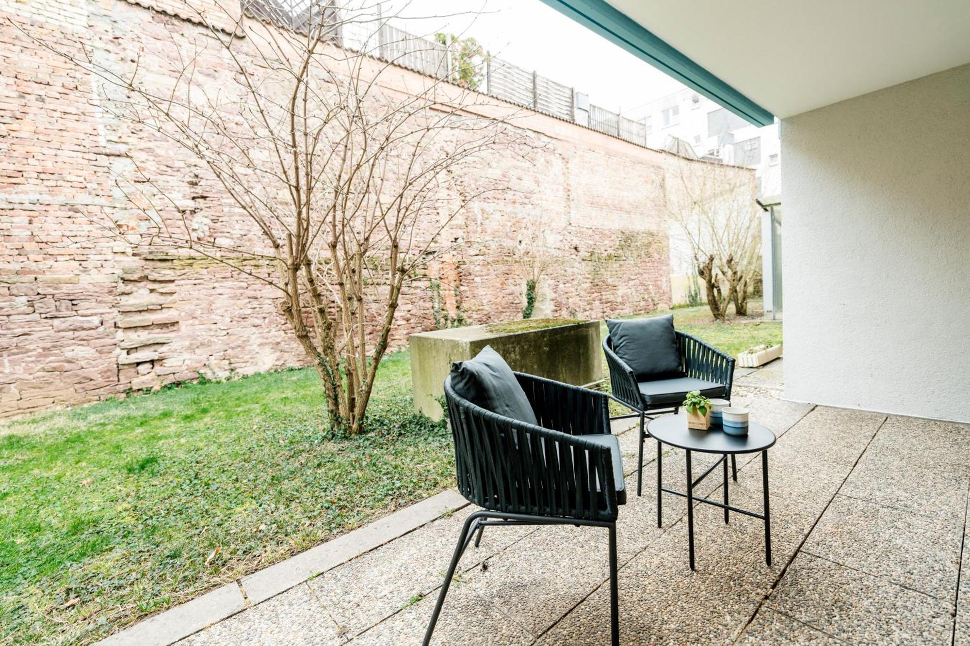 Bellabene Modernes Studio Apartment In Zentraler Lage Mit Terrasse, Parkplatz, Smarttv Пфорцхайм Екстериор снимка